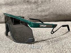 NEW OAKLEY BXTR Metal OO9237-0539 Trans Viridian/Prizm Black Sunglasses