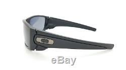 NEW Oakley Sunglasses Fuel Cell Matte Black Grey Polarized 9096-05 AUTHENTIC