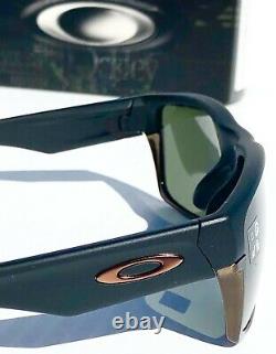 NEW Oakley TWO FACE Matte BLACK Copper frame w Dark Grey Sunglass 9256-01