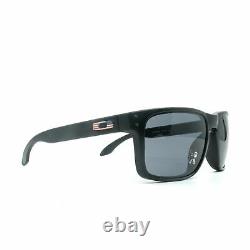 OO9102-E6 Mens Oakley Holbrook Sunglasses