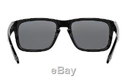 Oakley Men's Holbrook Polarized Sunglasses (Polished Blk Frame/Grey Lens)OO9102