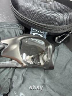 Oakley OO9137-01 PIT BOSS II Polarized Sunglasses With Photochromic Lenses