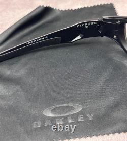 Oakley OO9137-04 PIT BOSS II Polarized Sunglasses With Photochromic Lenses