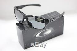 Oakley Polarized Jupiter Squared Sunglasses Matte Black / Black Iridium 9135-09