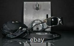 Oakley X-SQUARED Polished Finish Sunglasses-Carbon Black Polarized Lenses+Vault